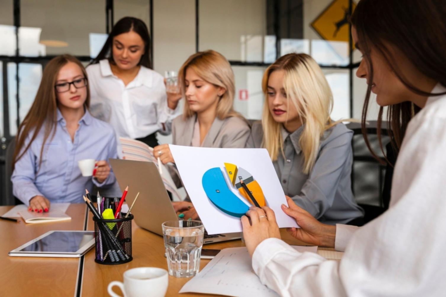 Workshop di sviluppo personale con partecipanti impegnati in attività di crescita